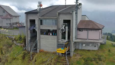 Luftaufnahme-Der-Bergstation-Der-Gondelbahn-Auf-Dem-Kronberg-Vor-Dem-Säntis-In-Den-Schweizer-Alpen