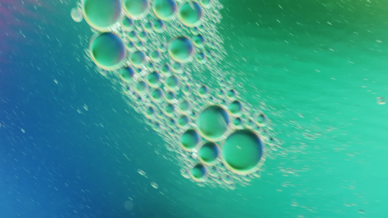 анимация пузырьков, движущихся на синем фоне с копировальным пространством