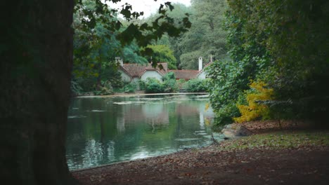 Londres-Campo-Señorial-Junto-Al-Lago-Orillas