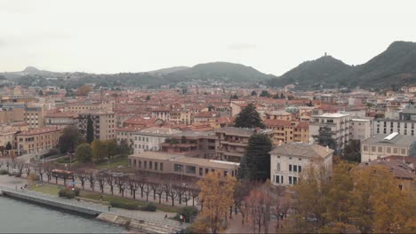 Paseo-Marítimo-De-La-Ciudad-De-Como-Y-Pintoresco-Paisaje-Urbano