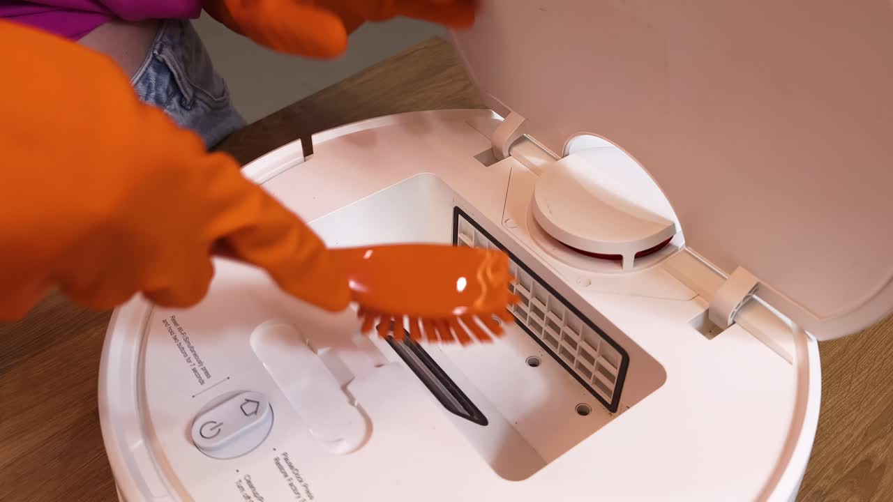 Cleaning a Robot Vacuum Cleaner
