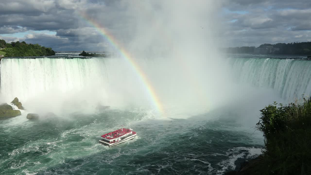 오타리오, 캐나다 의 니아가라 폭포 위 에 무지개 가 펼쳐져 있다