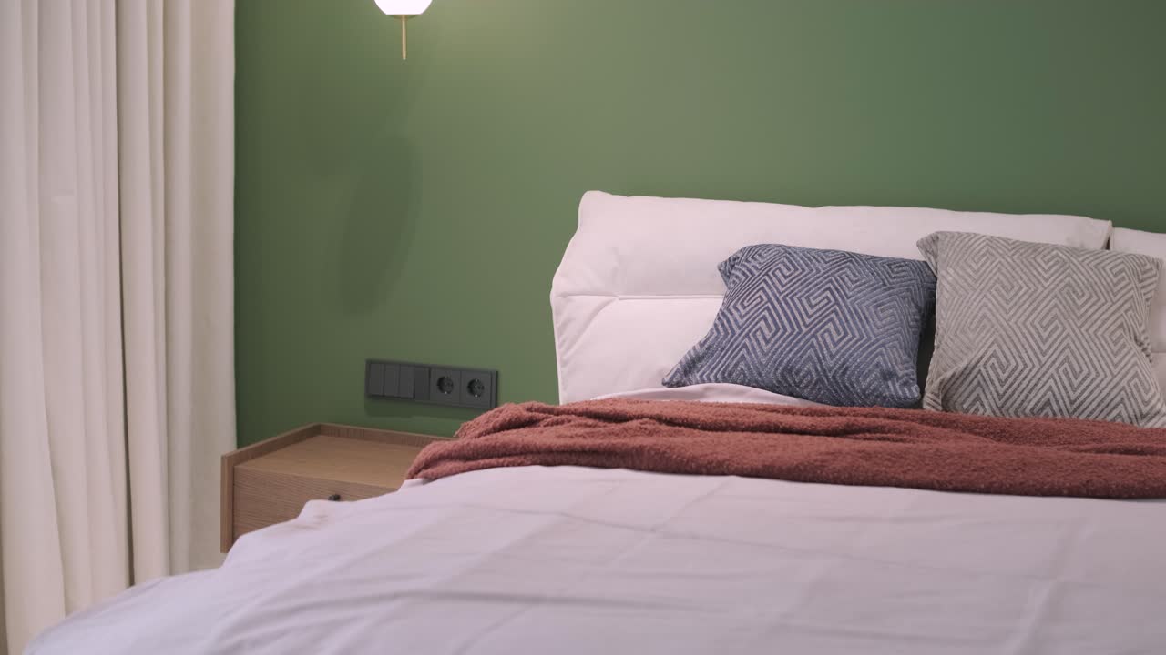 현대적인 럭셔리 인테리어 침실 디자인과 장식 마스터 베드 킹 사이즈