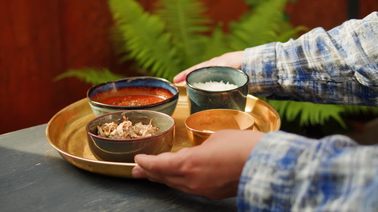 Hands holding a tray of food