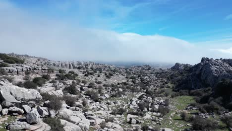 Volando-Con-Un-Dron-Por-El-Paraje-Natural-Del-Torcal,-Zona-Kárstica-Situada-En-Antequera-En-La-Provincia-De-Malaga,-España