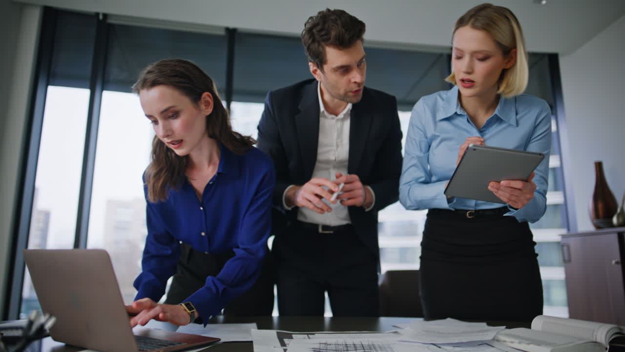Business team working in office