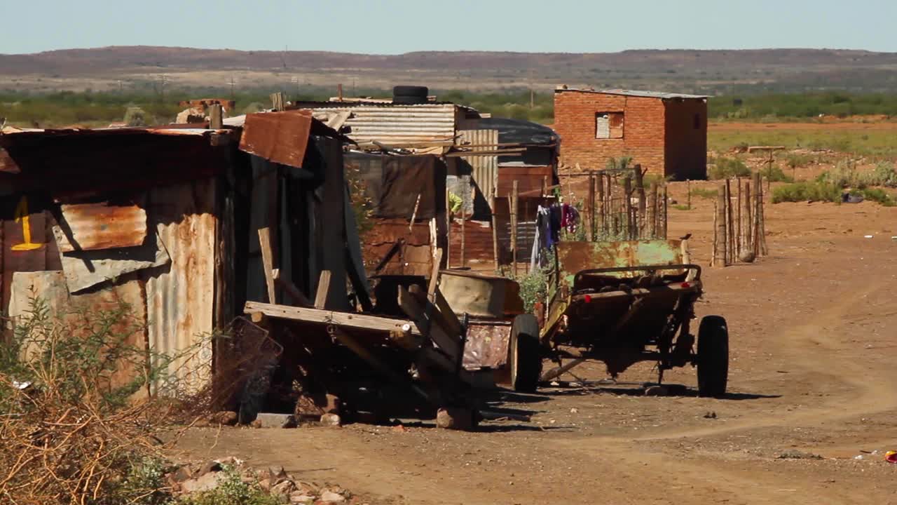 가뭄으로 농촌에 피해를 입은 작은 마을들