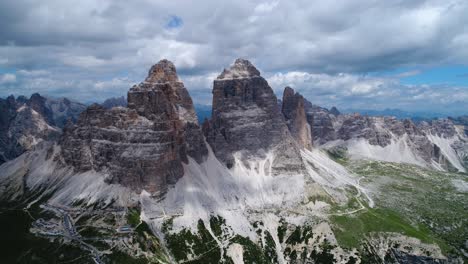 Parque-Natural-Nacional-Tre-Cime-En-Los-Alpes-Dolomitas.-Hermosa-Naturaleza-De-Italia.