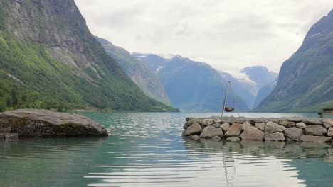 Wunderschöne-Natur-Norwegens.-Der-Lovatnet-See-(auch-Loenvatnet)-Ist-Ein-See-In-Der-Gemeinde-Stryn-In-Der-Provinz-Vestland,-Norwegen.