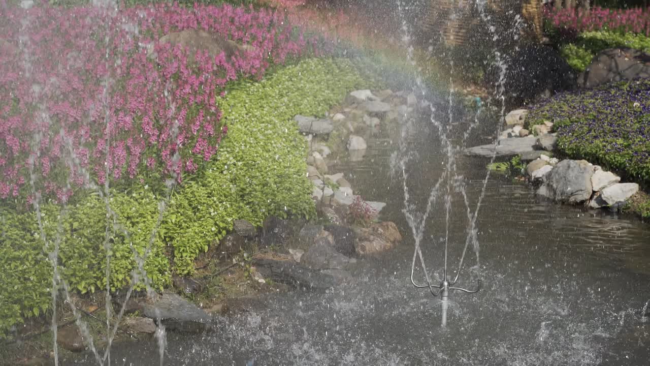 Spinning jet fountain at public park