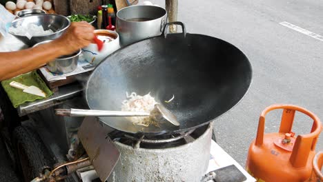 Traditional-Malaysian-recipe-of-char-kway-teow-being-cooked-on-a-Penang-street