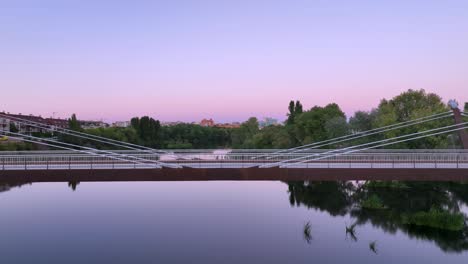 puente atirantado en salamanca, españa al atardecer