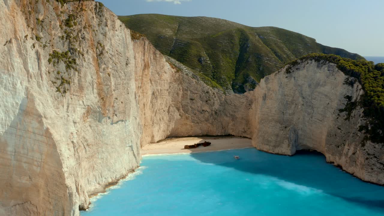pintoresco paisaje famoso de grecia de la bahía del naufragio en la playa de navagio