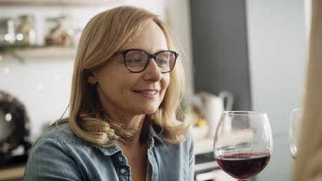 Close-up-video-of-woman-drinking-wine-at-home