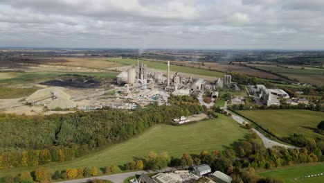 Kenton-Cement-Works-Factory-In-Lincolnshire,-England,-Aus-Sicht-Der-Hohen-Drohne