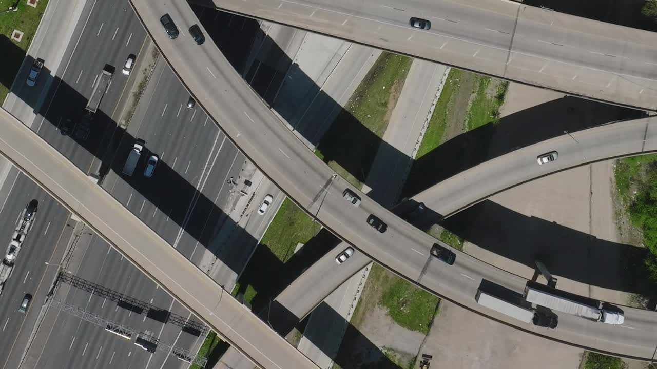 View of highway interchange in downtown Dallas, Texas during daytime