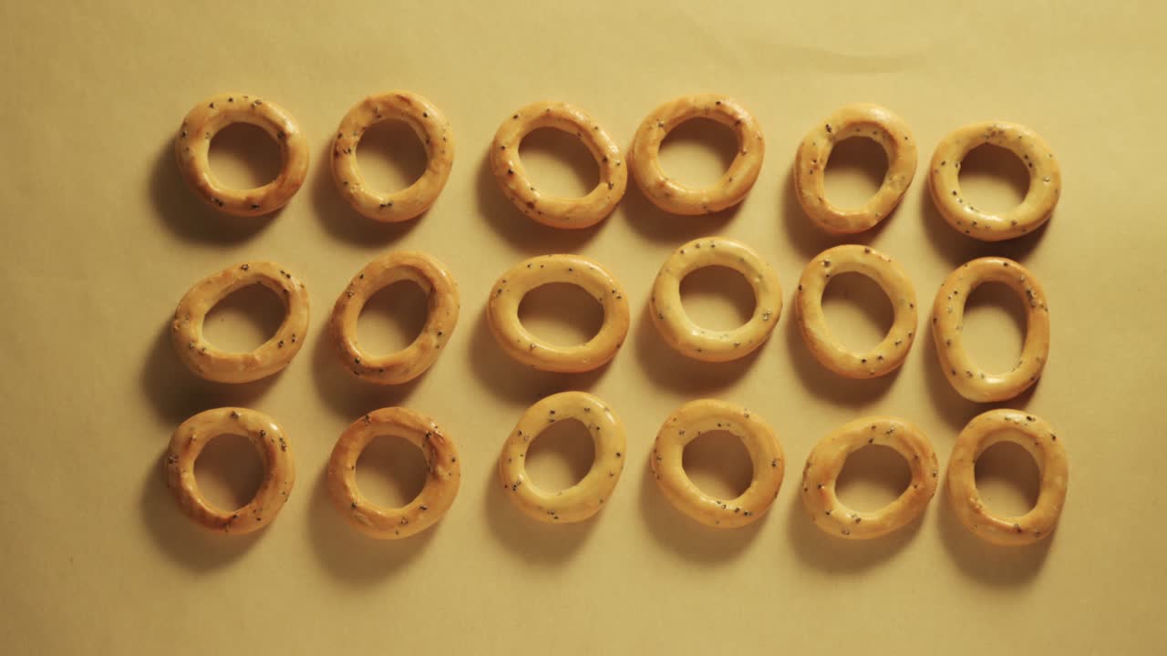 건조한 고리 모양의 크래커의 애니메이션