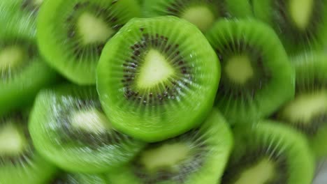 rodajas de frutas de kiwi en rotación