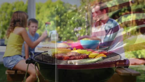 animación de la bandera de los estados unidos sobre una familia caucásica que hace fiesta al aire libre