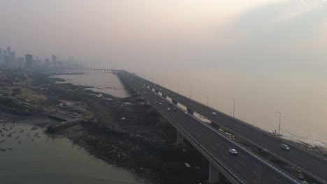 Eine-Drohne-Schoss-Auf-Bandra-Worli-Sea-Link,-Gesehen-Aus-Einer-Luftaufnahme-In-Zeitlupe