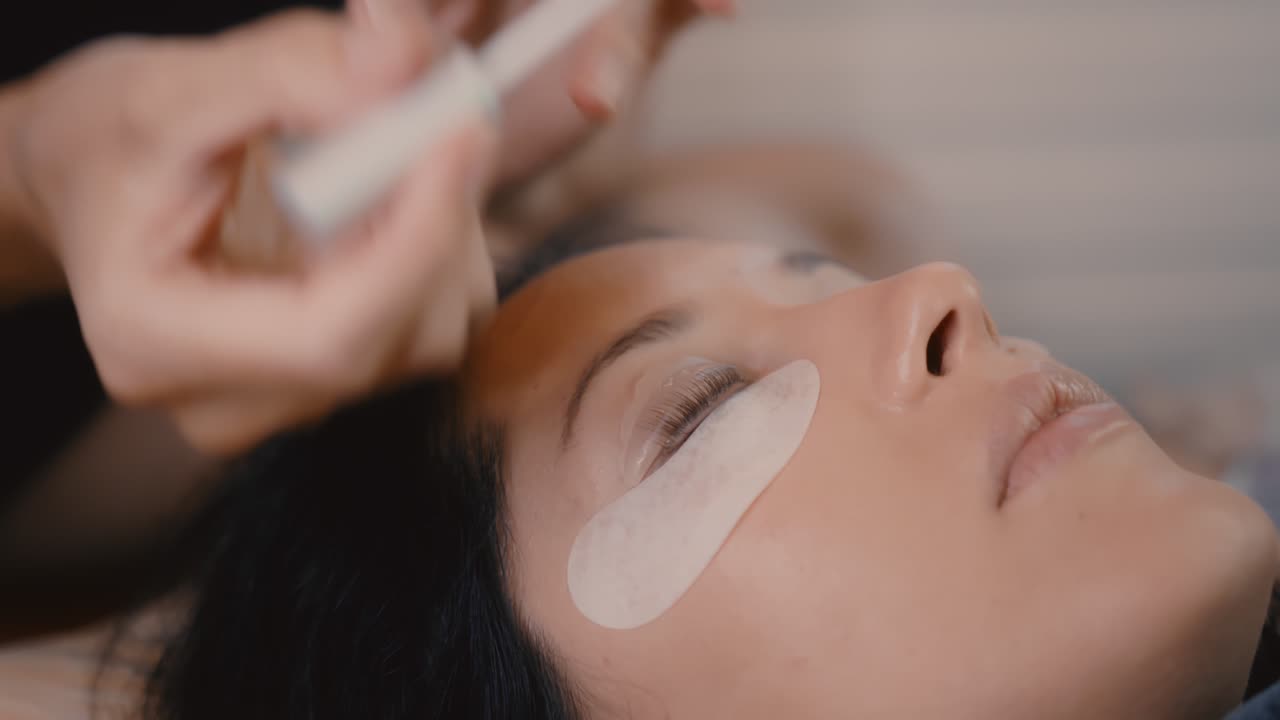 Applying Eyelash Extensions
