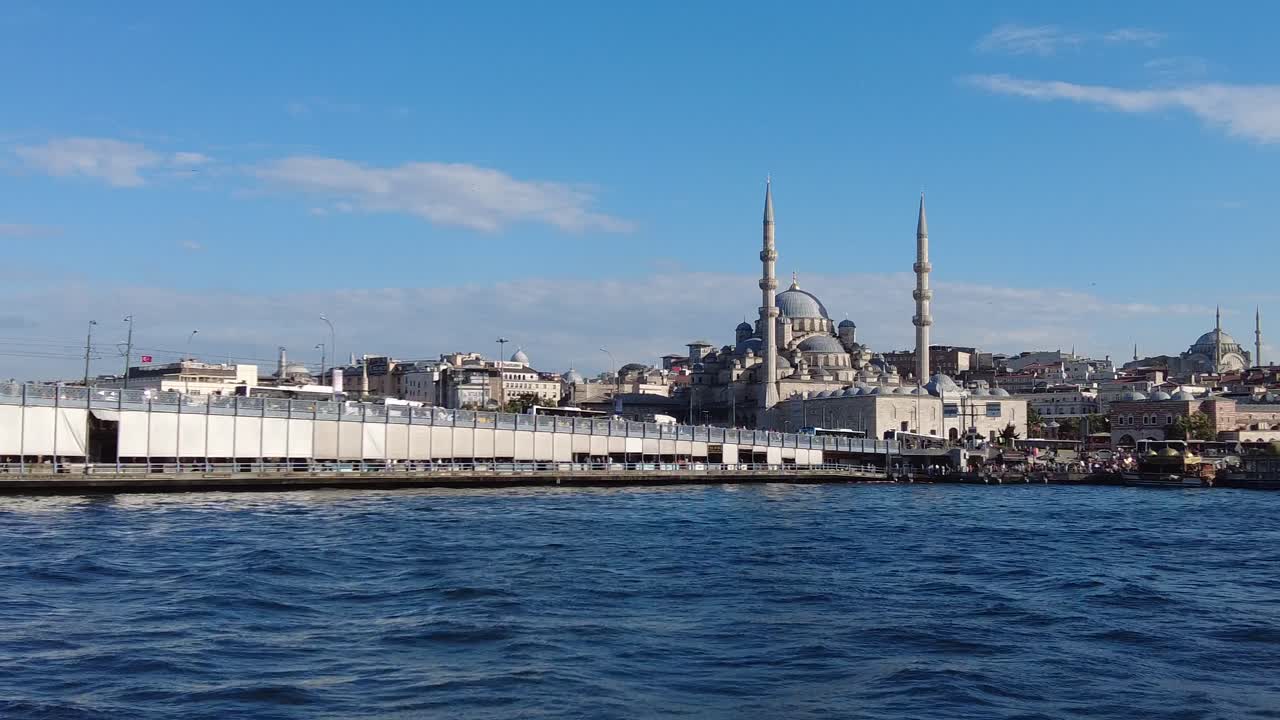 vista del bósforo de estambul con la mezquita
