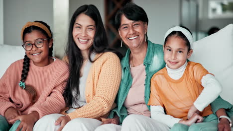 Face,-happy-family-or-together-with-love-on-couch