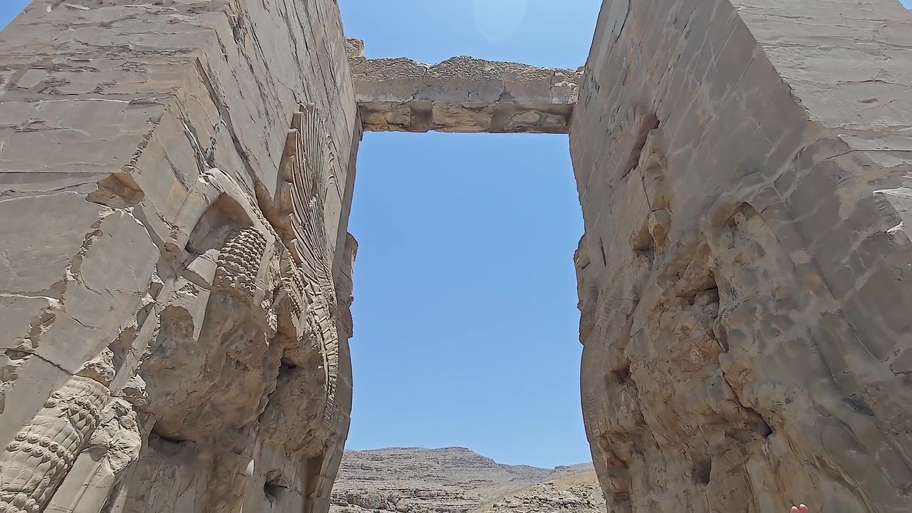 Gerbang Batu Kuno di Situs Arkeologi Persepolis