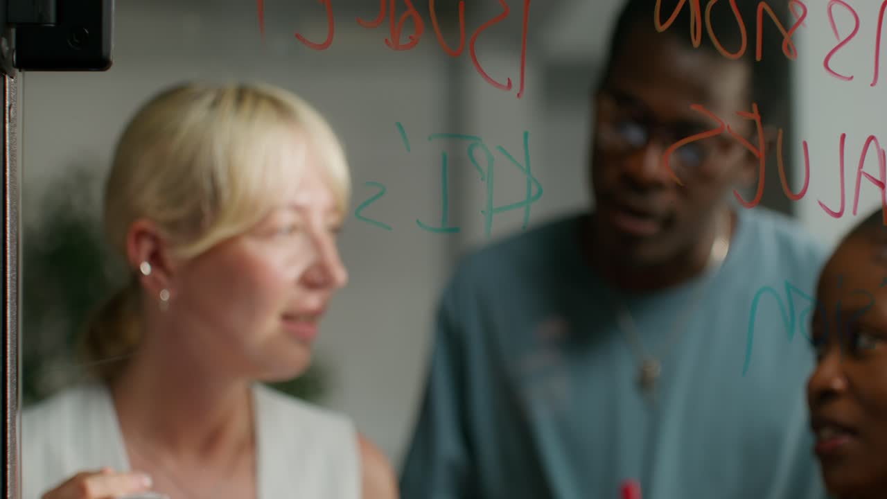 sesión de lluvia de ideas en equipo