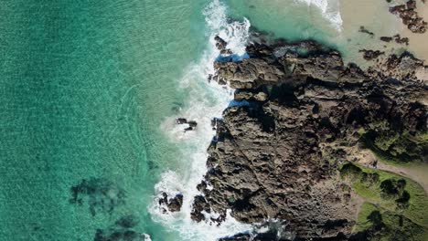 Top-down-drone-view-of-the-popular-holiday-destination-Hastings-Point-and-the-surrounding-rocky-beach-area