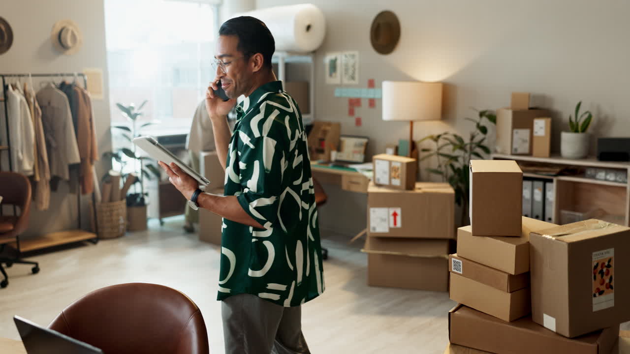 tienda en línea, llamada telefónica y tableta