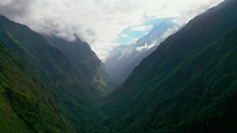 Stunning-aerial-drone-view-of-a-vast-mountain-valley-in-the-Annapurna-Range,-Himalayas,-Nepal