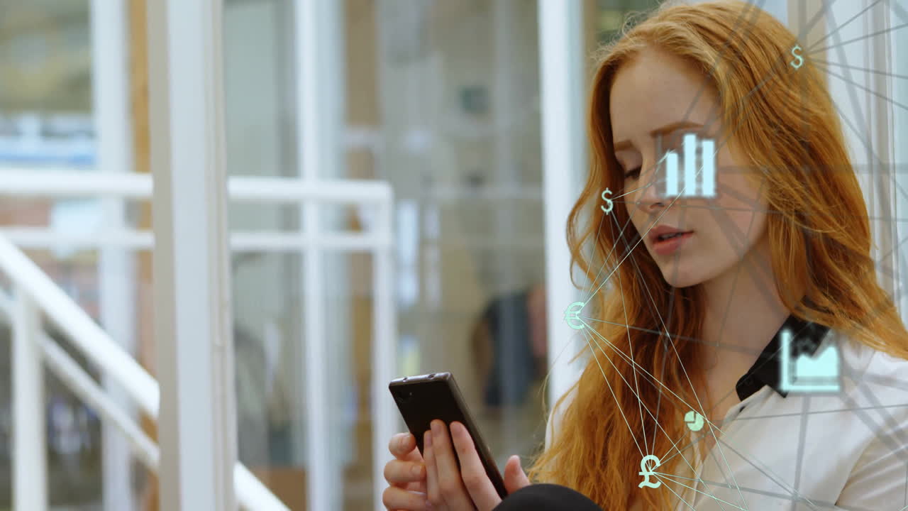 animación del globo con red e íconos sobre mujer caucásica usando teléfono inteligente