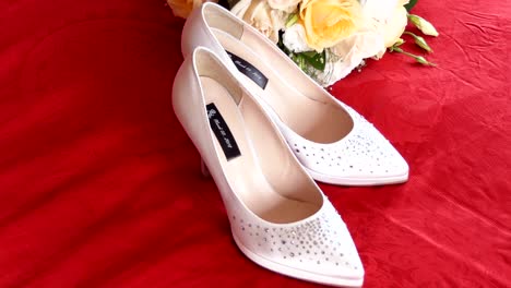 Primer-Plano-Del-Zapato-De-Boda-De-La-Novia