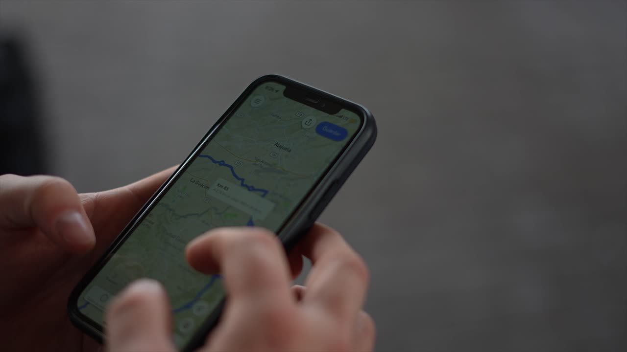 mapa de la ruta en el teléfono celular, verificación de la ruta en el iphone