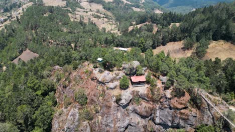 el punto de vista, ubicado a 3.000 metros sobre el nivel del mar, impresionantes vistas de benito juárez: lo mejor de la sierra norte