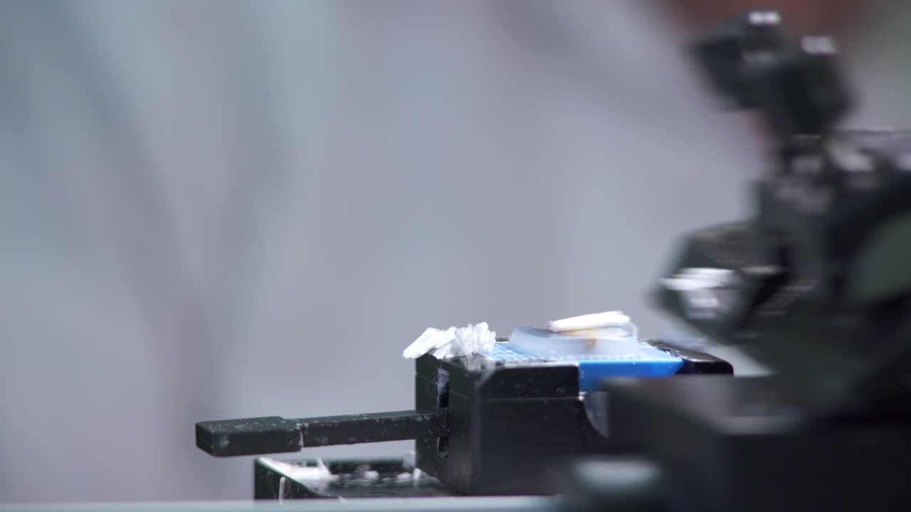 医療機器は薬物を検査のために切断します