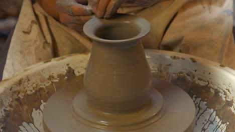 Potter-making-a-earthen-pot-on-a-pottery-wheel