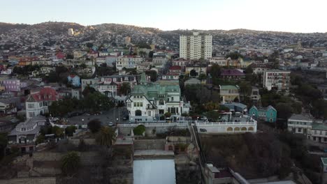 vista aérea panorámica de valparaíso desde el cerro cerro alegre - valparaíso, chile