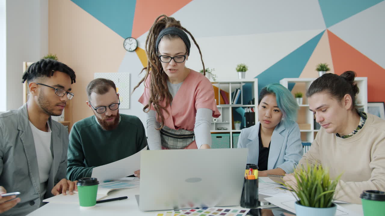 reunión del equipo creativo