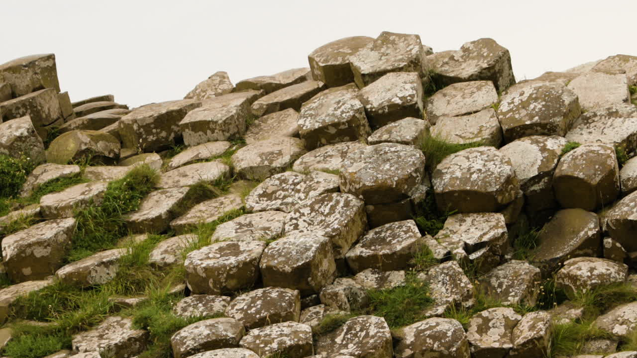 아일랜드 의 바살트 대로 는  ⁇ 트 신화 의 전설 을 따서 명명 되었다