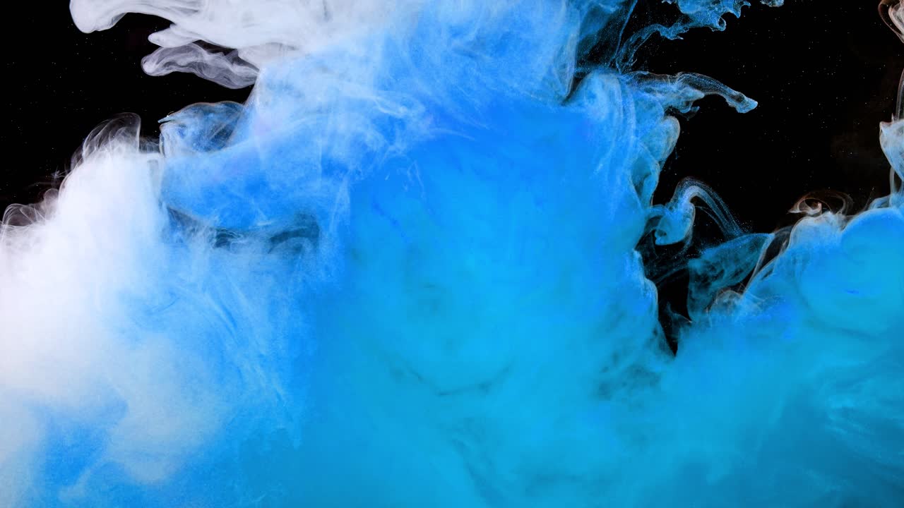 Forme astratte. Riprese su sfondo nero. Mescolanza di colori