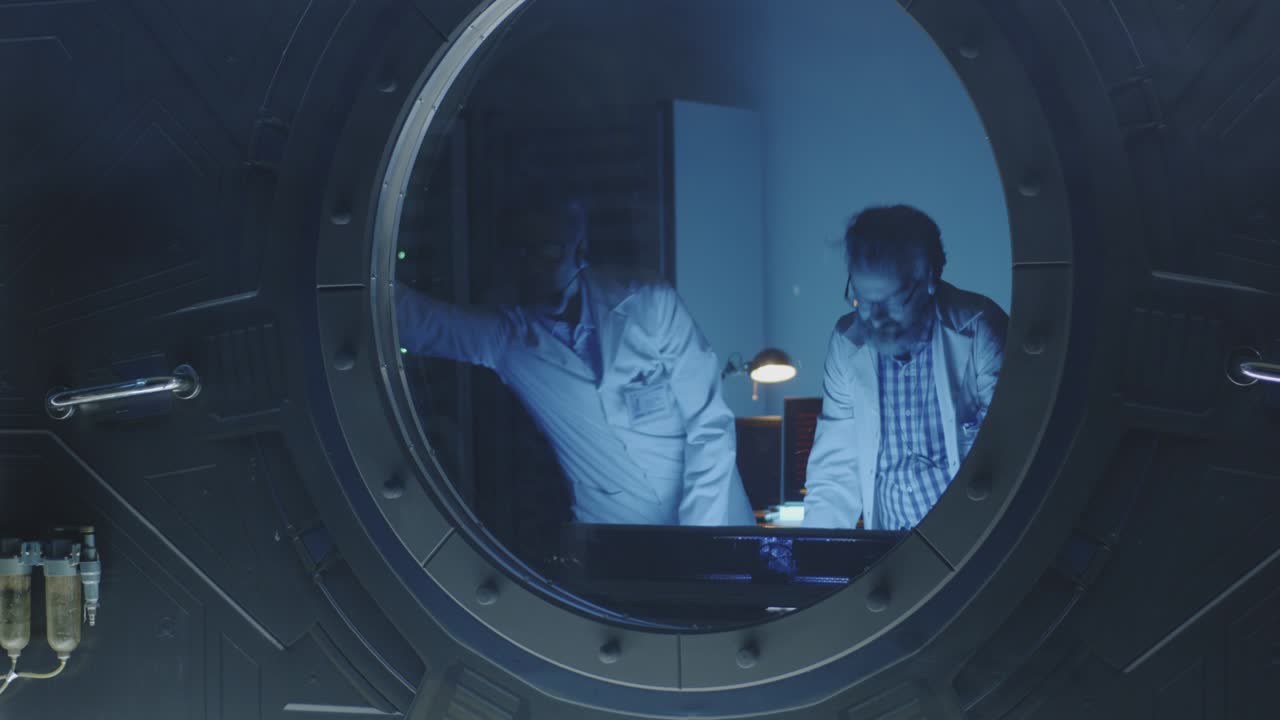 científicos realizando una prueba en un laboratorio