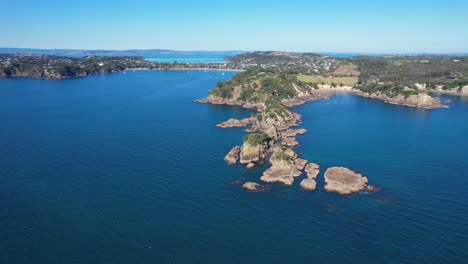 Rocky-Outcrops-With-Oneroa-Beach-In-Distance