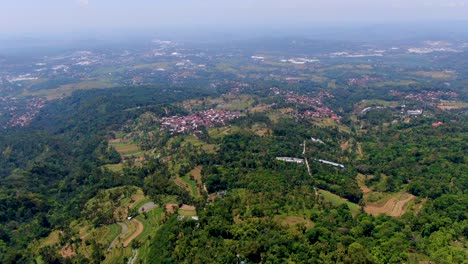 Ciudad-De-Ambarawa-En-El-Campo-Verde-De-Indonesia,-Java-Central