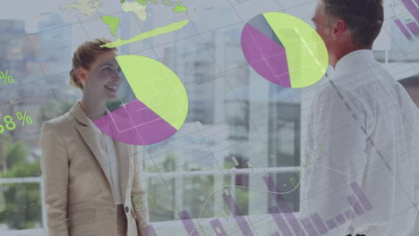 animación del procesamiento de datos financieros sobre hombres de negocios caucásicos que se dan la mano