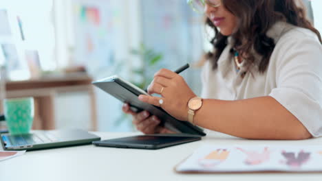 tableta digital, diseño y mujer en la oficina
