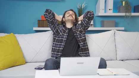 trabajo positivo y feliz. trabajo de oficina en casa.
