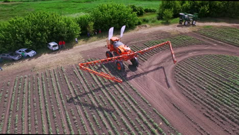 agricultura esparcidor de fertilizantes. agricultura de fertilizantes para el campo de riego
