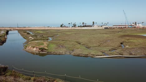 vista desde un dron volando sobre un río